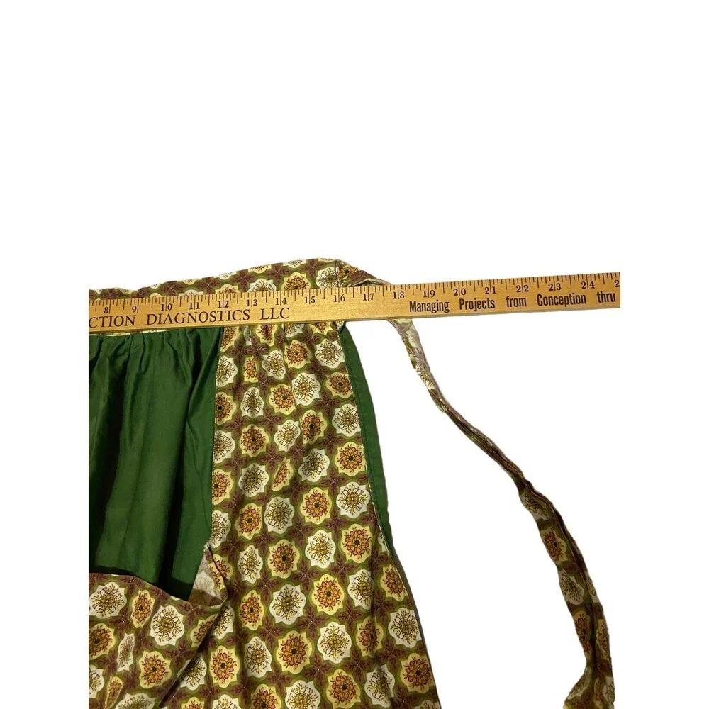 #5749 Womens Green and Tan Half Apron with Pocket